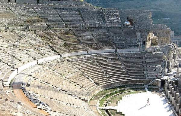 EPHESSUS THEATER-CAVEA